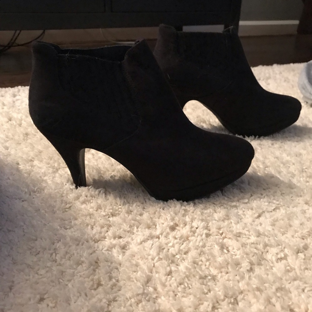 Elegant Black Ankle Boots